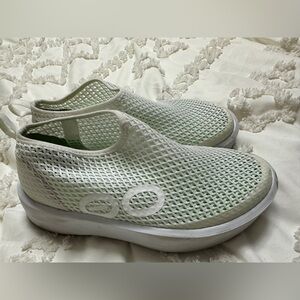OOFOS Green and White Mesh Athletic Shoes 38